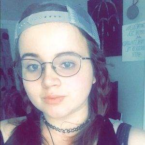 Meet your Posher, Lara